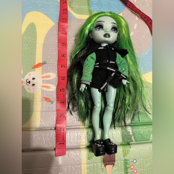 Shadow High Doll – Green Hair - Picture 9 of 12